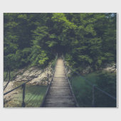 Einfache Hängebrücke über den Fluss Idrijca, Slove Geschenkpapier (Flach)