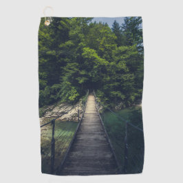 Einfache Hängebrücke über den Fluss Idrijca, Slove Golfhandtuch