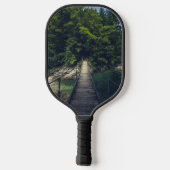Einfache Hängebrücke über den Fluss Idrijca, Slove Pickleball Schläger (Rückseite)