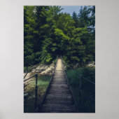 Einfache Hängebrücke über den Fluss Idrijca, Slove Poster (Vorne)
