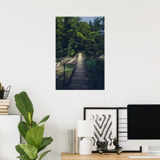 Einfache Hängebrücke über den Fluss Idrijca, Slove Poster (Heimbüro)