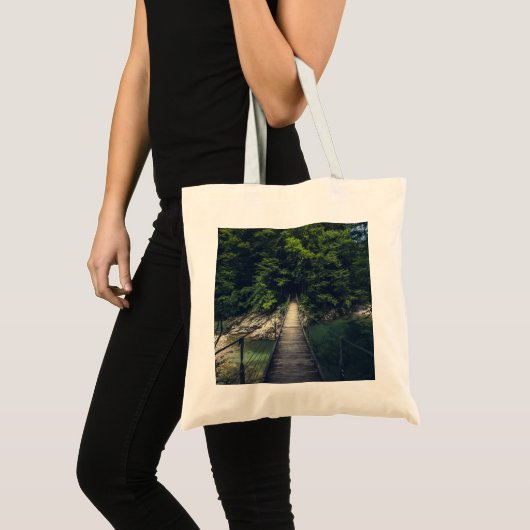 Einfache Hängebrücke über den Fluss Idrijca, Slove Tragetasche (Vorderseite (Produkt))