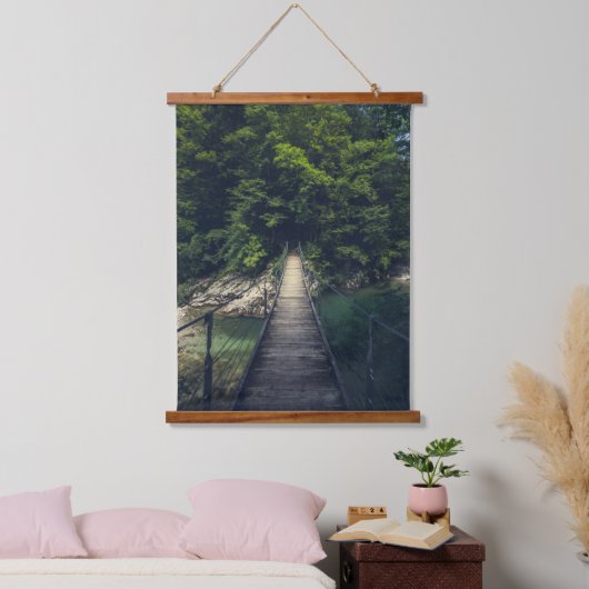 Einfache Hängebrücke über den Fluss Idrijca, Slove Wandteppich Mit Holzrahmen (Schlafzimmer)