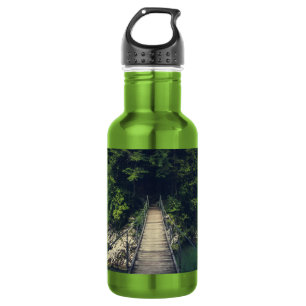 Einfache Hängebrücke über den Fluss Idrijca, Slowe Edelstahlflasche