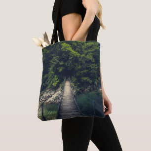Einfache Hängebrücke über den Fluss Idrijca, Slowe Tasche