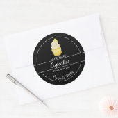 Einfache, hausgemachte Cupcakes Runder Aufkleber (Umschlag)