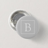 Einfache hellgraue Monogramm Button (Vorne & Hinten)