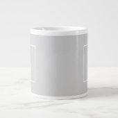 Einfache hellgraue Monogramm Jumbo-Tasse (Vorderseite)