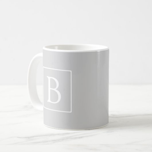 Einfache hellgraue Monogramm Kaffeetasse (Vorderseite Links)