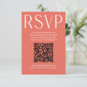 Einfache, hellrosa Hochzeit RSVP Online QR Code Karte (Stehend Vorderseite)