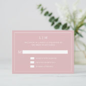 Einfache hellrosa Monogram Elegant Wedding RSVP Karte (Stehend Vorderseite)