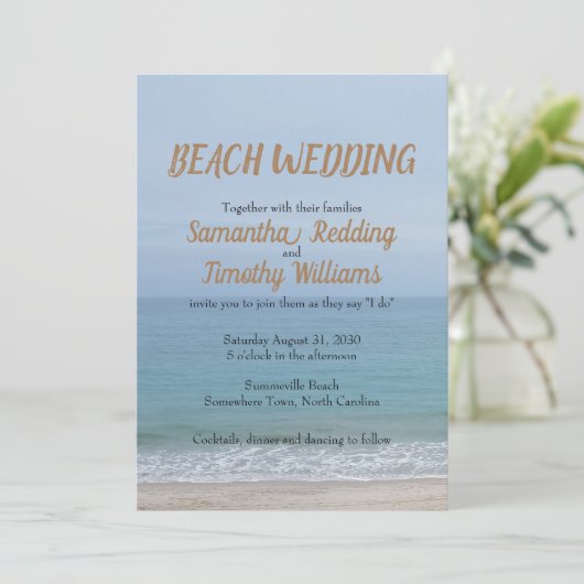 Einfache Hochzeit am Strand von Serene Ocean Einladung (Stehend Vorderseite)