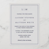 Einfache Hochzeit in hellgrauem Monogramm Folieneinladung (Vorderseite)