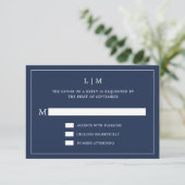 Einfache Hochzeit in Navy Blue Monogram RSVP Karte (Stehend Vorderseite)