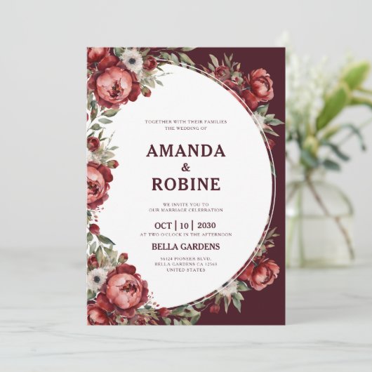 Einfache Hochzeit mit Burgund-Floral Einladung (Stehend Vorderseite)