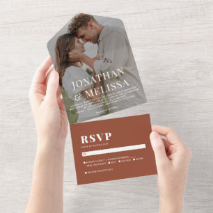 Einfache Hochzeit mit klassischem Terracotta-Foto All In One Einladung