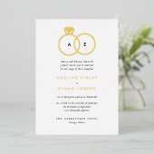 Einfache Hochzeit mit modernen Rings Monogram Folieneinladung (Stehend vorne)