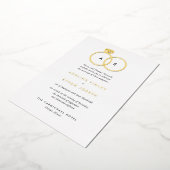 Einfache Hochzeit mit modernen Rings Monogram Folieneinladung (Gedreht)