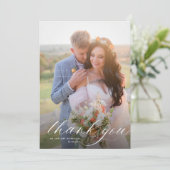 Einfache Hochzeit mit weißer Kalligrafie Dankeskarte (Stehend Vorderseite)