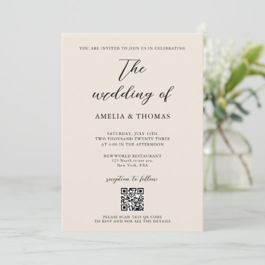 Einfache Hochzeit von Cream Script Foto QR Code Einladung (Stehend Vorderseite)