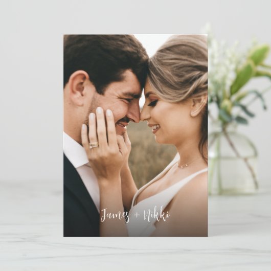 Einfache Initialen Script Terracotta Foto Wedding Einladung (Stehend Vorderseite)