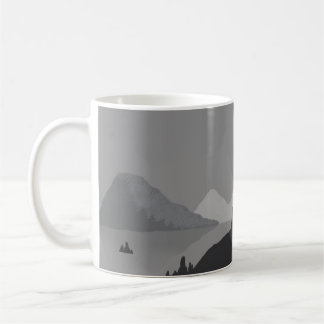 Einfache Kaffeetasse mit grauer Berglandschaft