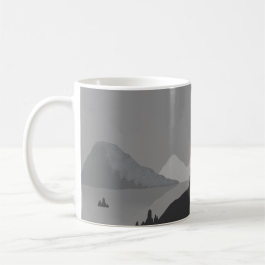 Einfache Kaffeetasse mit grauer Berglandschaft (Links)