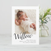 Einfache Kalligrafie Foto Geburtserklärung Einladung (Stehend Vorderseite)