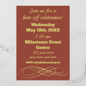 Einfache Klasse Terracotta Hats Off to Grad Folieneinladung (Rückseite)