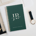 Einfache klassische Berufliche Monogrammbezeichnun Planer<br><div class="desc">Eine elegante Textvorlage,  die mit Ihrem ersten und letzten Initial personalisiert wird,  sowie Ihr Name und Ihr Firmenname verleihen diesem Planer ein berufliches Aussehen. Hier im beliebten beigen Elfenbeintext mit klassischem grünem Hintergrund dargestellt,  ist das Aussehen zeitlos. Personalisieren Sie Ihre Daten mit Ihren Daten.</div>