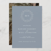 Einfache klassische Dusty Blue Leafy Wappen Wildbl Save The Date (Vorne/Hinten)