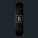 Einfache klassische Monogramm | Schwarz mit weißem Skateboard<br><div class="desc">Minimal und elegant.</div>