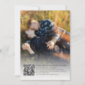 Einfache klassische Typografie 2 Foto QR Code Hoch Einladung (Rückseite)