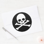 Einfache Kopfhaut und Crossbones Klassischer Runds Runder Aufkleber (Umschlag)