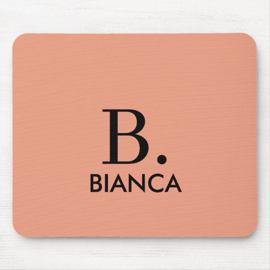 Einfache Korallenrosa-Minimalmonogramm Mousepad (Vorne)