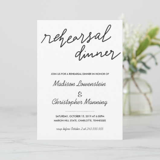 Einfache Lässige Script Probe Dinner Hochzeit Einladung (Stehend Vorderseite)