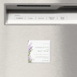 Einfache Lavendelhochzeit Rettete unser Datum Magnet<br><div class="desc">Einfache Hochzeit Rettete unser Datum. Weißer Hintergrund. Grüner Text. Grünpflanzen. Aquarelllavender. Magnet.</div>