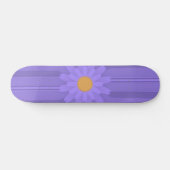 Einfache Lila Blume über Cross Modern Skateboard (Horizontal)