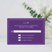 Einfache Lila Monogram Elegante Hochzeit RSVP Karte (Stehend Vorderseite)