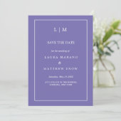 Einfache Lila Monogramm-Hochzeit Save The Date (Stehend Vorderseite)