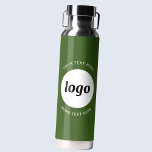 Einfache Logo- und Textformel Trinkflasche<br><div class="desc">Einfaches Logo und benutzerdefiniertes Textdesign,  um die Markenloyalität zu fördern und Ihr kleines Unternehmen zu fördern. Ersetzen Sie das Logo durch Ihr eigenes,  und ändern oder löschen Sie den oberen und unteren Text,  um es anzupassen. Perfekt für Werbezwecke und für Mitarbeiter,  Kunden und Kunden.</div>