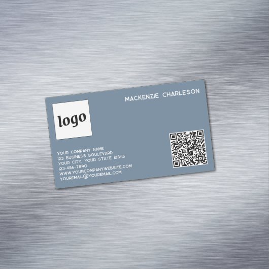 Einfache Logos und QR-Code Dusty Blue Gray Magnetische Visitenkarte (Beispiel)