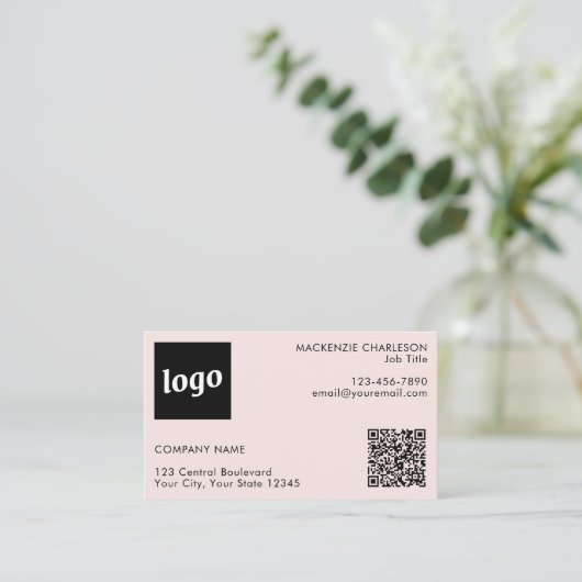 Einfache Logos und Text-QR-Code Rosa Visitenkarte (Stehend Vorderseite)