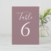 Einfache Mauve Chic Script-Tischnummer Einladung (Stehend Vorderseite)