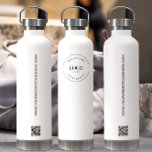 Einfache Messe - QR-Code für Business-Logos Trinkflasche<br><div class="desc">Machen Sie eine Aussage mit Ihrem Firmenlogo auf einer beruflichen Wasserflasche. Erhöhen Sie den Webverkehr und die Verlobung Ihrer Kunden mit dem benutzerdefinierten QR-Code-Generator auf der Flasche, der direkt auf Ihre Website verlinken kann. Verpassen Sie nicht diese einmalige Werbemöglichkeit! Passen Sie Ihre Wasserflaschen heute an. Geben Sie diese in einer...</div>