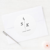 Einfache Minimal Chic Elegance Leaf Monogram Weddi Runder Aufkleber (Umschlag)