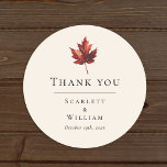 Einfache Minimal Fall Leaf Cream Wedding Vielen Da Runder Aufkleber<br><div class="desc">Diese einfache, minimale Herbstcreme-Hochzeit dank Ihnen klassischen Rundaufkleber wird durch die delikate Eleganz der Natur inspiriert, mit einem rustikalen und schlichten Charme, der die Essenz des Herbstes einfängt. Dieses Design ist mit einem minimalistischen Ahornblatt aus Boho auf einem cremefarbenen Hintergrund gestaltet. Jedes Stück dieser Kollektion lädt Sie ein, den sanften...</div>
