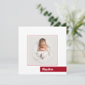 Einfache Minimal Red Christmas Foto Birth Ankündigung (Stehend Vorderseite)