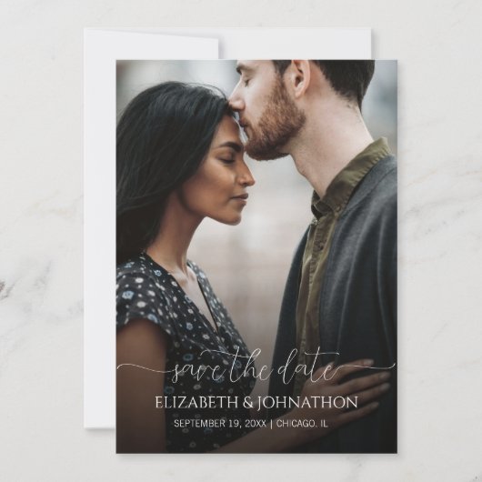 Einfache Minimal-Script Schwarz-Weiß-Foto-Hochzeit Save The Date (Vorderseite)