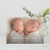 Einfache Minimal Twin Foto Birth Ankündigung (Stehend Vorderseite)